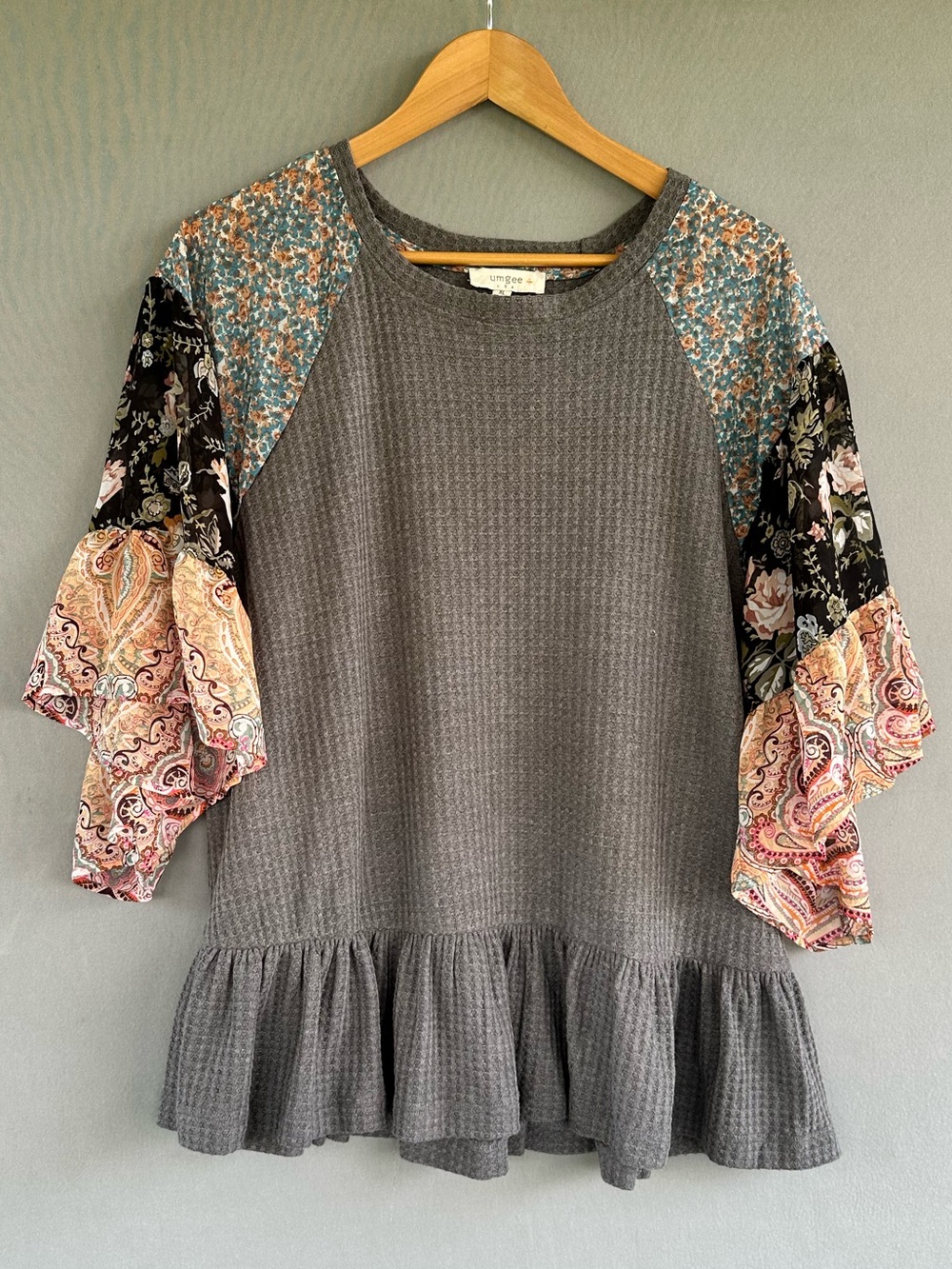 Umgee Gray Mixed-Print Ruffled Hem Blouse - Picture 2 of 8